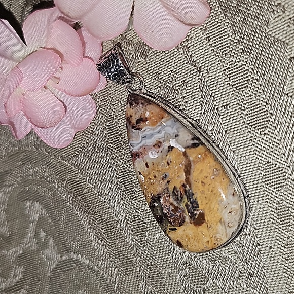 New Lacy Agate teardrop pendant - Picture 2 of 6